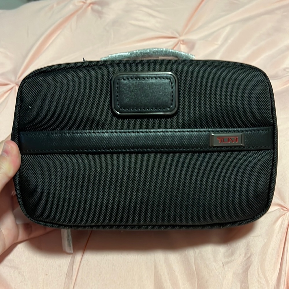 Tumi alpha 3 travel toiletries bag